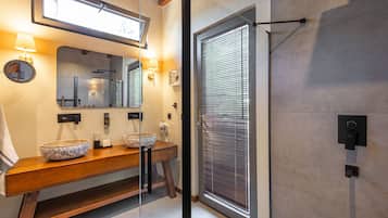 Deluxe Double Room | Premium bedding, down duvets, Select Comfort beds, free minibar