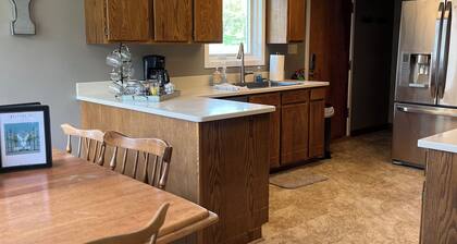 Cozy retreat on 3 acres near Lost Creek Lake. Pet Friendly