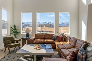 智能电视、壁炉、乒乓球