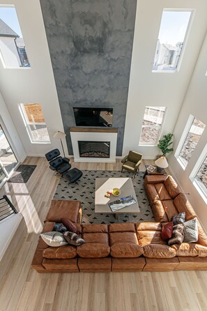 智能电视、壁炉、乒乓球