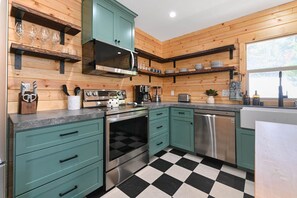 Geladeira, micro-ondas, fogão, cooktop