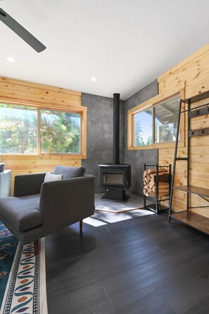 Interior - Rivers Resort Cabin #1 "Millport" (Strawberry)