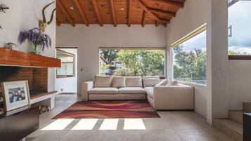 Casa clásica, 6 habitaciones | Área de sala de estar