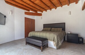 Classic House, 6 Bedrooms | 6 bedrooms, free WiFi - Lake view house with private pool (Valle de Bravo)