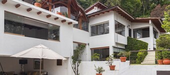 Lake view house with private pool