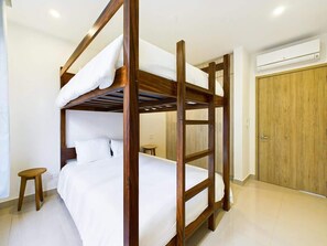2 bedrooms, iron/ironing board, travel cot, free WiFi