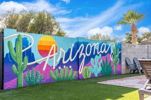 Property grounds - 4 Bed Mid Century Modern w/ Pool, Putting Green, Wood Fired Pizza Oven, Sleeps 9 (Phoenix)