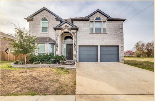 Spacious Luxury Dallas Retreat • Sleeps 8+ • Theater Room - Game-room.