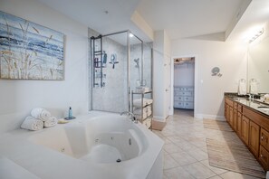 Hårføner, håndklær, såpe og toalettpapir