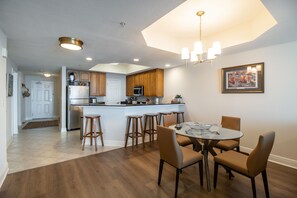 Dining - Astonishing Condo, Beach, Pool, Views, Sleeps 6 (Biloxi)