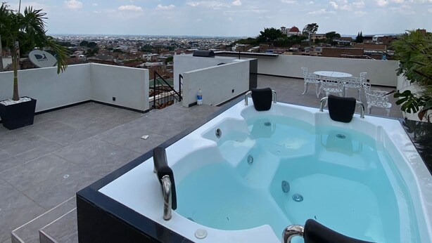 A rooftop pool with a clear view of the cityscape. - Amazing Apartment With Jacuzzi and City Views! (Cali)