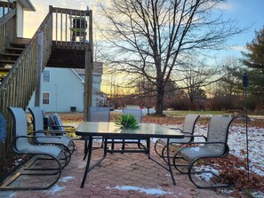 Outdoor dining - Freshly updated house with a clean and spacious feel.( 3 bdr 3 bath 9 ppl.) (Long Pond)