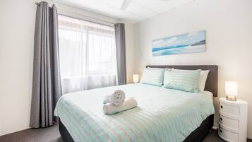 3 slaapkamers, een strijkplank/strijkijzer, reisbedje, gratis wifi