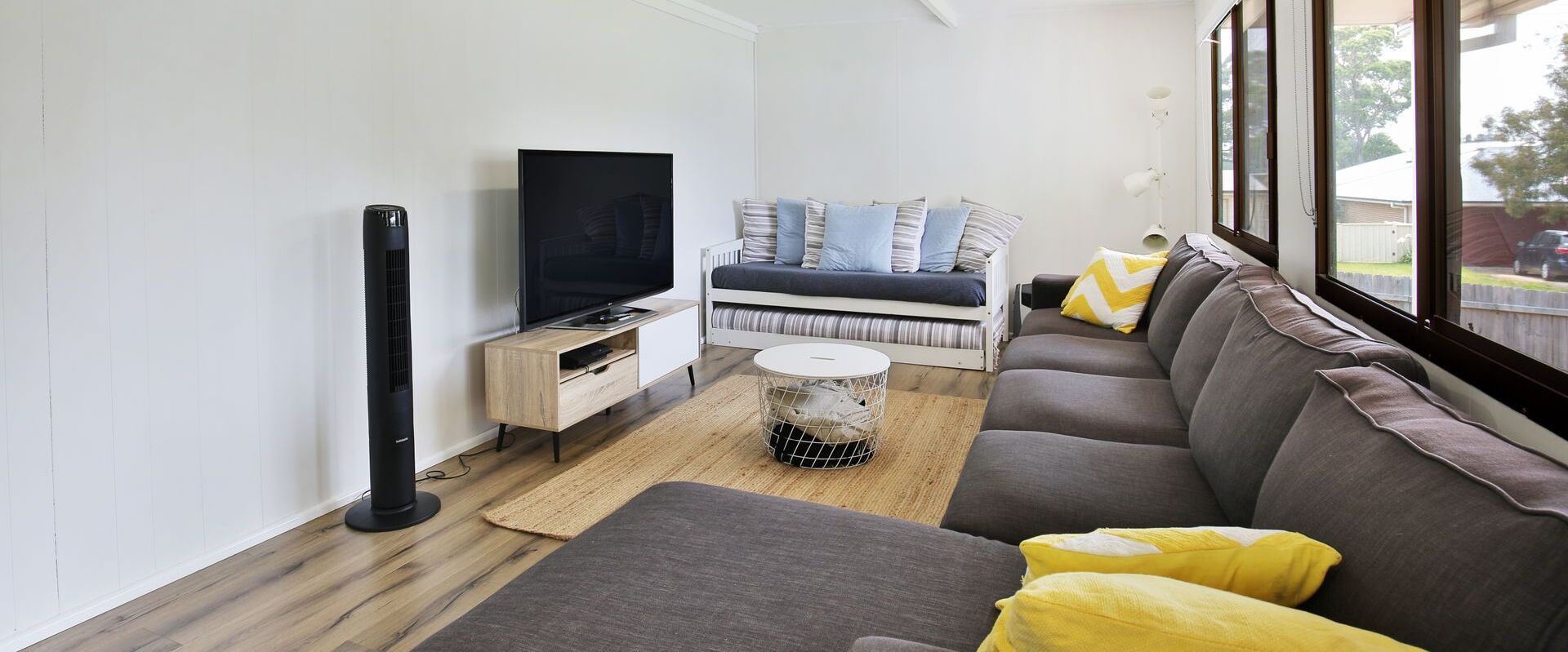 Smart-tv, boeken en een stereo