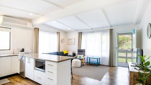 Interior - The Relax Shack - Pet Friendly - 8 Mins Walk to Beach (Culburra Beach)