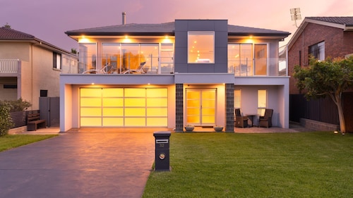 Sea La Vie - Pet Friendly with Fireplace and Swimming Pool & Spa