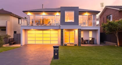 Sea La Vie - Pet Friendly with Fireplace and Swimming Pool & Spa