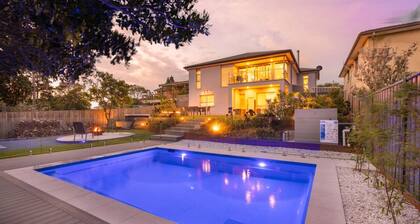 Sea La Vie - Pet Friendly with Fireplace and Swimming Pool & Spa