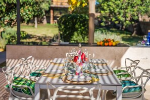 Outdoor dining
