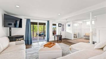 TV, lareira, escritórios