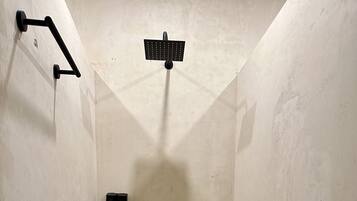Rainfall showerhead, towels