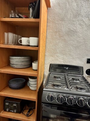 Fridge, coffee/tea maker, toaster, blender