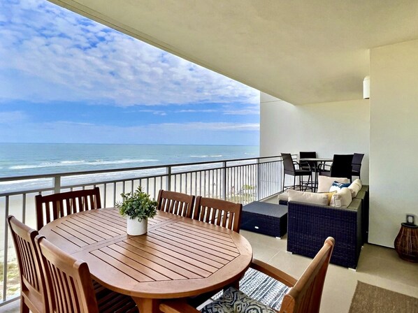 屋外ダイニングエリア