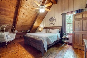 3 bedrooms, iron/ironing board, WiFi, bed sheets - Escape to Oakwood Hideaway: Cozy Cabin w/HotTub on 18 Acres near Nashville! (Mount Juliet)