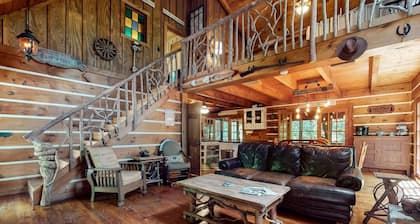 Escape to Oakwood Hideaway: Cozy Cabin w/HotTub on 18 Acres near Nashville!
