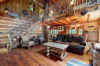 Escape to Oakwood Hideaway: Cozy Cabin w/HotTub on 18 Acres near Nashville!