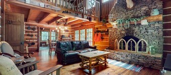 Escape to Oakwood Hideaway: Cozy Cabin w/HotTub on 18 Acres near Nashville!