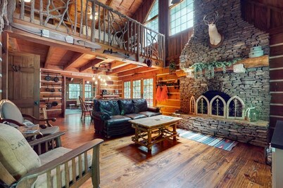 Escape to Oakwood Hideaway: Cozy Cabin w/HotTub on 18 Acres near Nashville!