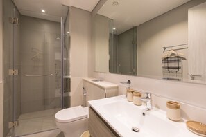 Comfort Apartment | Bathroom - Quiet 1BR with river view (Dubai)