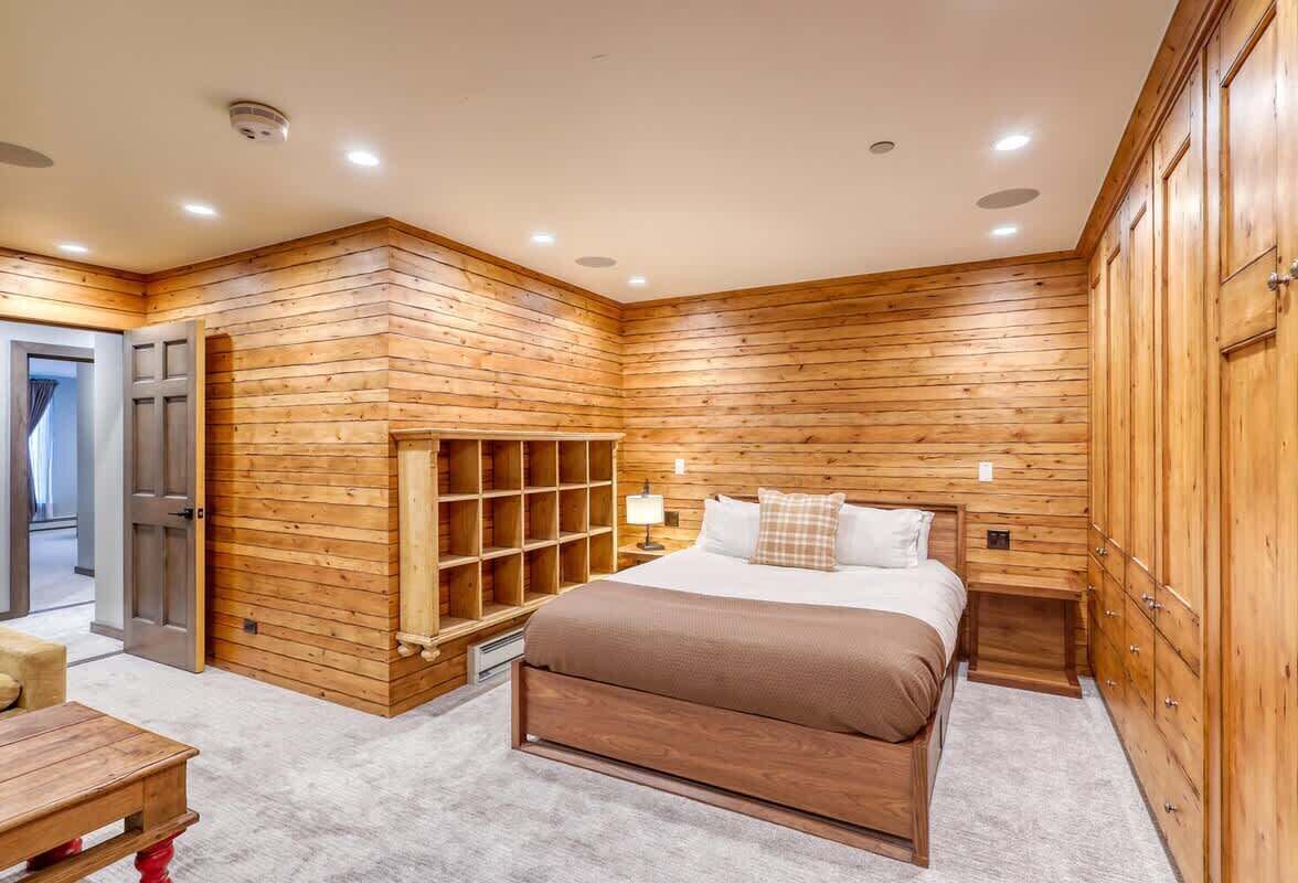 6 habitaciones, tabla de planchar con plancha, wifi y ropa de cama 