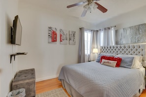 2 bedrooms, iron/ironing board, Internet, bed sheets - North Hollywood Getaway: 14 Mi to Downtown! (North Hollywood)