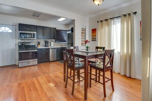Dining - North Hollywood Getaway: 14 Mi to Downtown! (North Hollywood)