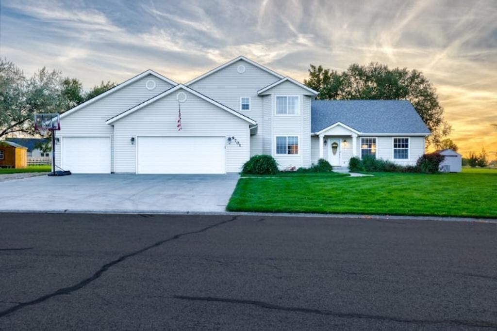 Gorgeous Sunsets ~ Entertain ~ Peaceful ~ 5BR