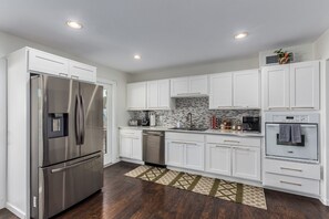 Fridge, microwave, oven, stovetop - Scottsdale | Old Town | New Heated Pool | Oasis | Golf (Scottsdale)