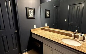 Bathroom - Old Waverly Golf Course Condo (West Point)