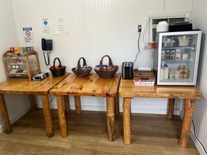 Tägliches inbegriffenes kontinentales Frühstück