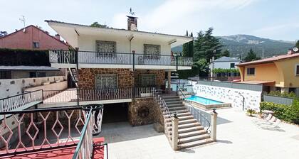 Suyoluce, Chalet con Piscina Privada El Escorial