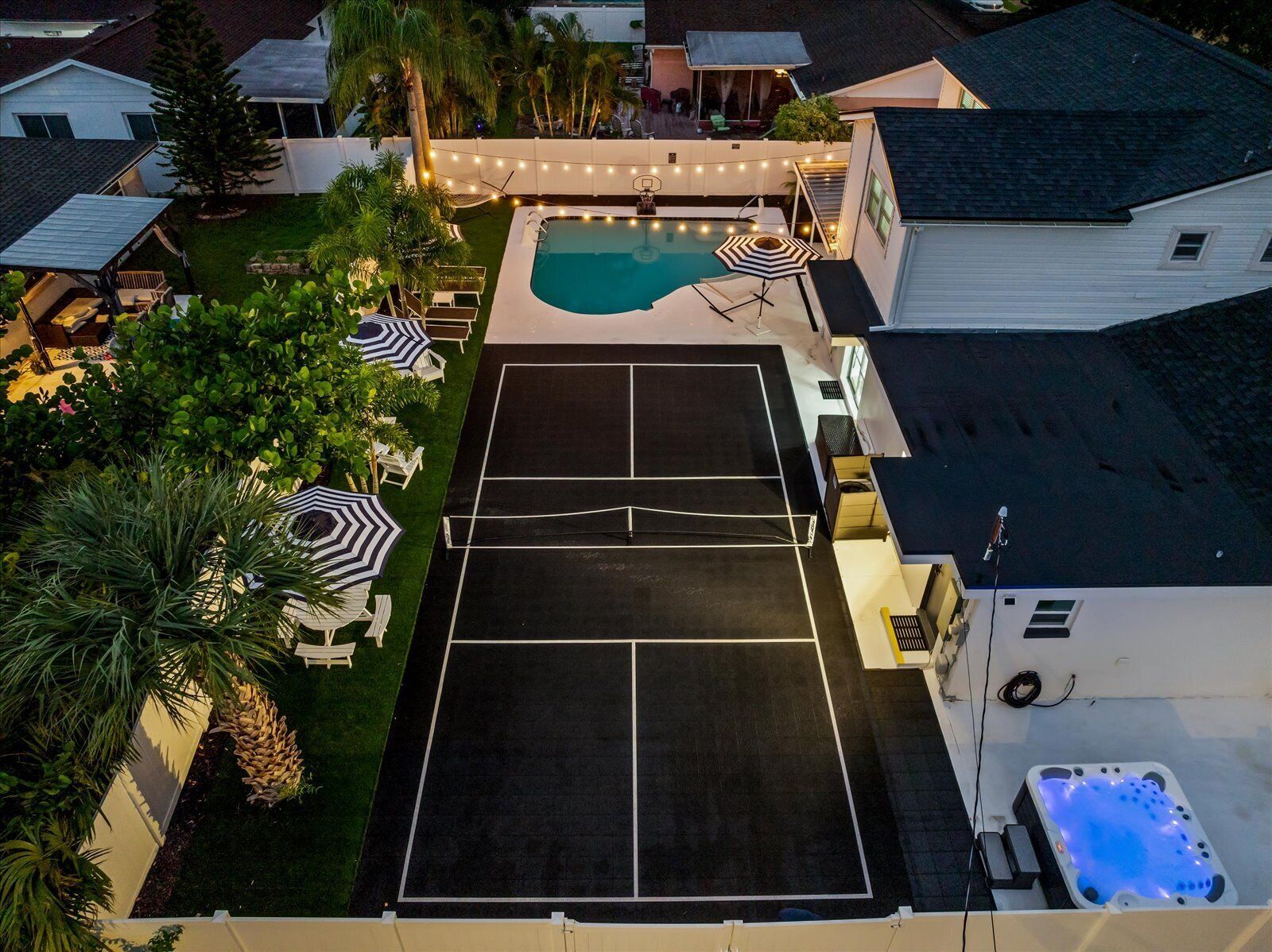 Modern Paradise - Heated Pool - Hot Tub - Pickleball - Game Room