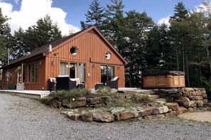 Exterior - Hot Tub | Lake/Beach Access - Rose Cottage (Vaughan)