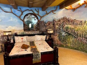 6 bedrooms, iron/ironing board, WiFi, bed sheets