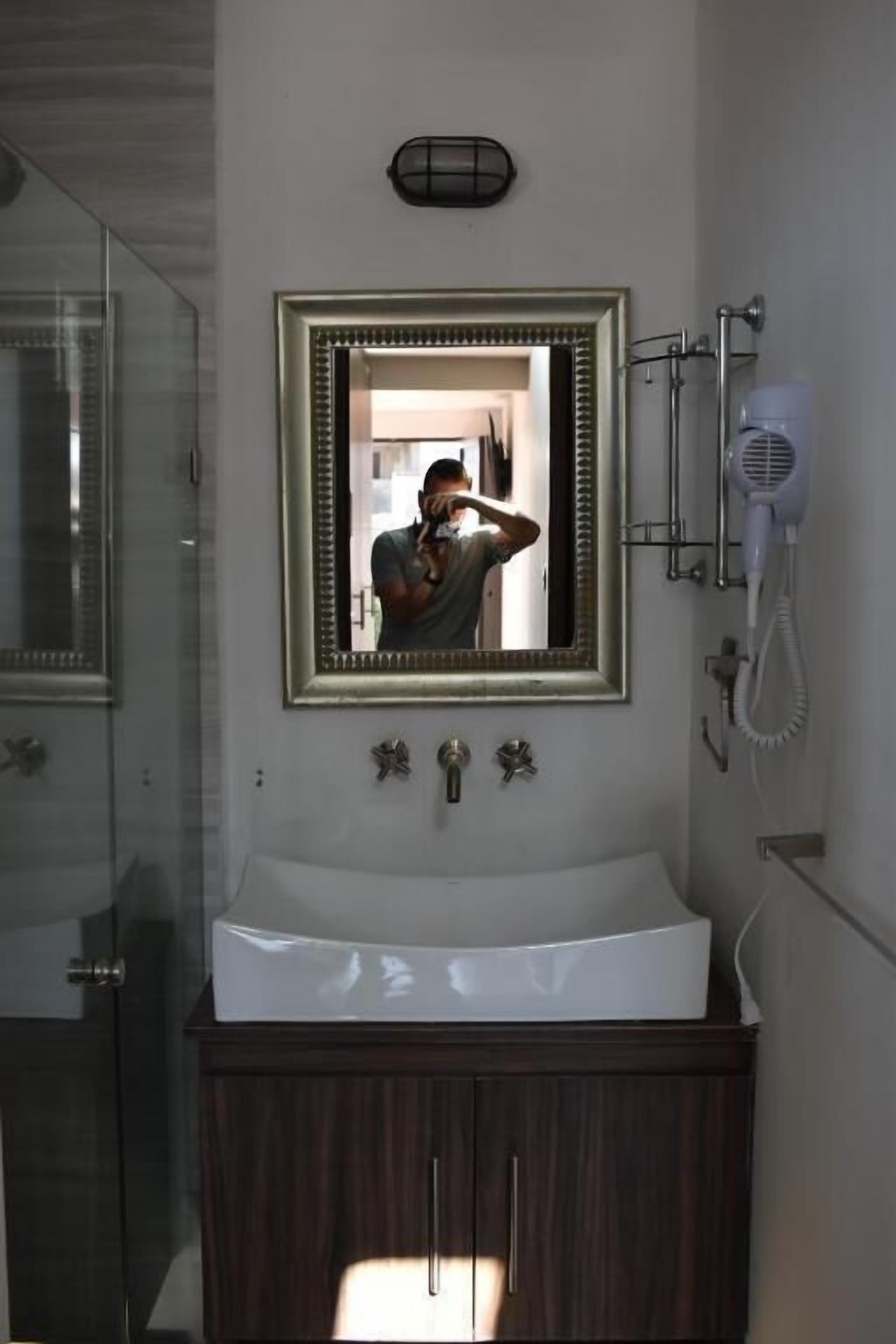 Photo - El Suburbio - Serapio Rendon