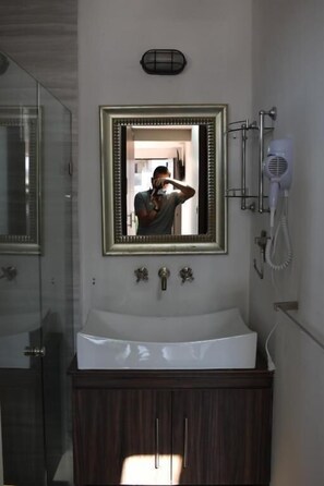 Hair dryer - El Suburbio Serapio Rendon (Morelia)