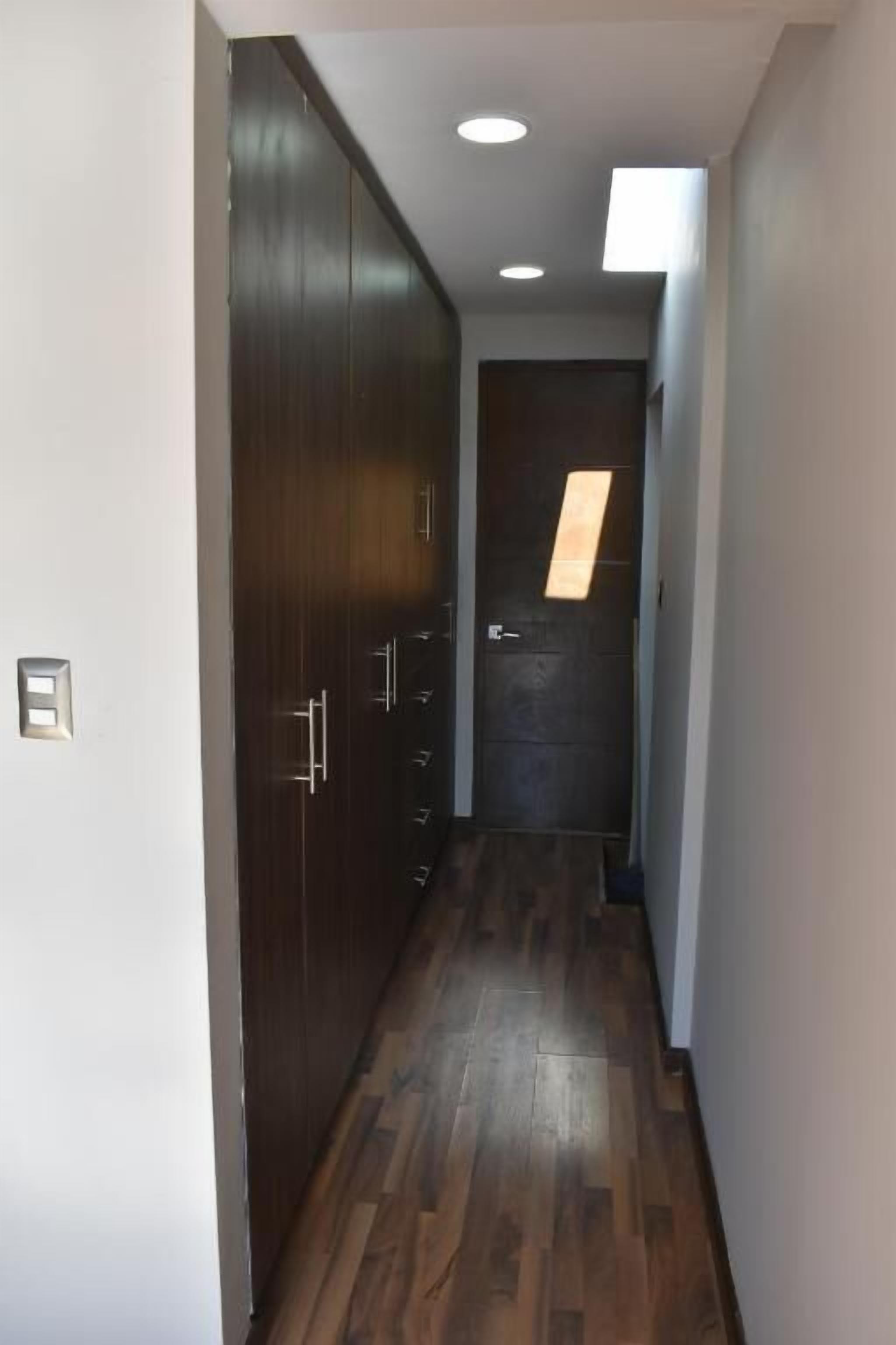 Photo - El Suburbio - Serapio Rendon