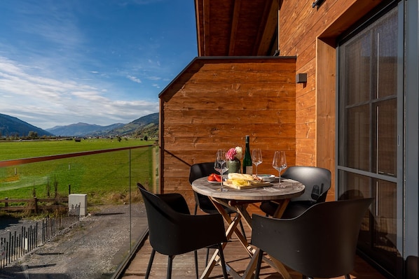 Outdoor dining - Chalet Pinzgau - with private terrace and sauna (Niedernsill)