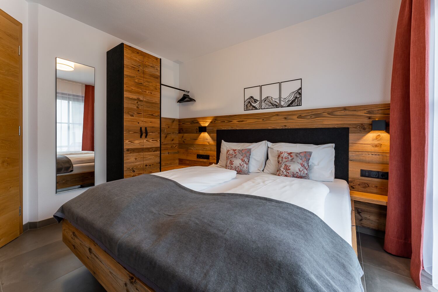 4 habitaciones, tabla de planchar con plancha y cuna de viaje 