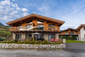 Exterior - Chalet Pinzgau - with private terrace and sauna (Niedernsill)
